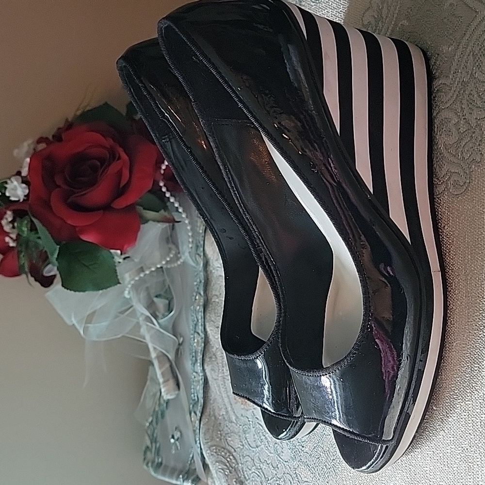 American Eagle Black Patent Peep Toe Platform Stripe Wedge. Size 8 - Picture 2 of 5